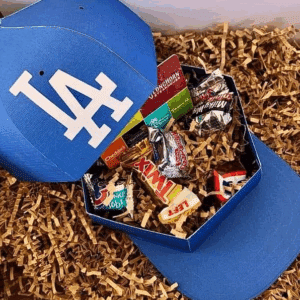 Cajas de cartón en forma de gorra